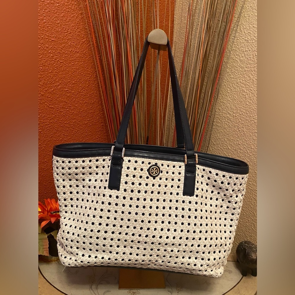 Tory Burch - EUC -Robinson Basket Weave Tote in Navy & Ivory Amazing Condition! - Picture 3 of 14